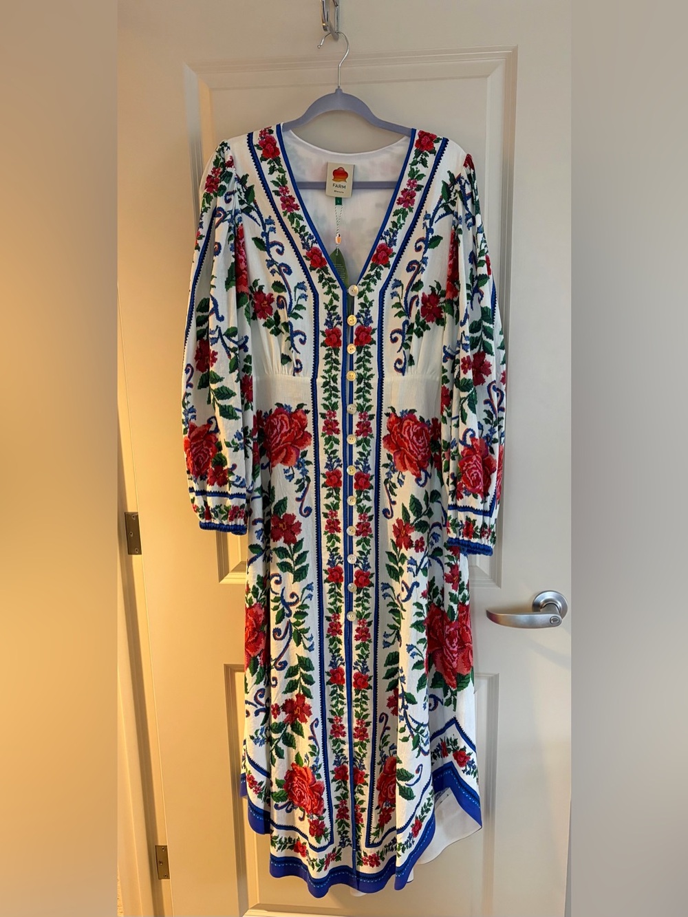 FARM Rio Floral Embroidery Linen Dress. Brand New!!! Never worn! - Picture 3 of 6